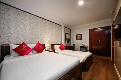 Executive Triple with free Mini bar — Pink Boutique Ben Thanh Hotel